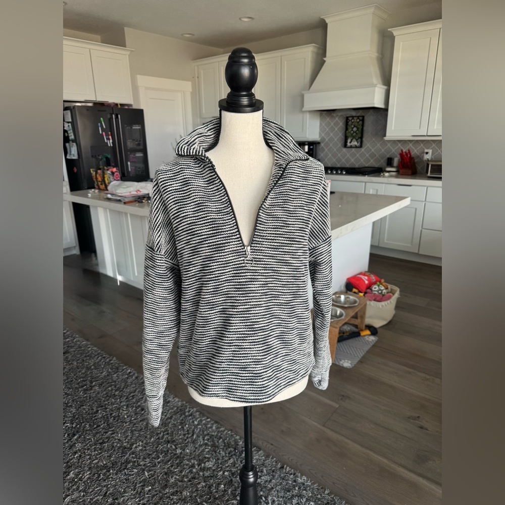 Sweaty Betty Textured Stripe Half Zip Pullover Sweater M Ring Zip